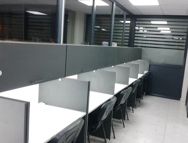 Maximum Akademi tekli çalışma kabinleri