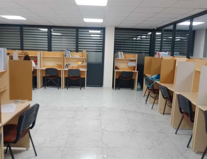 Ahşap kabinli salon